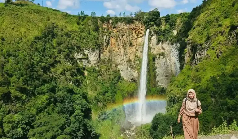 Air Terjun Sipiso-Piso: Keajaiban Alam di Ujung Danau Toba