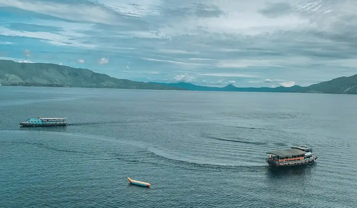 Dokumentasi video drone Danau Toba oleh Aulia Travel