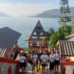 Hotel di Danau Toba dengan pemandangan Pulau Samosir