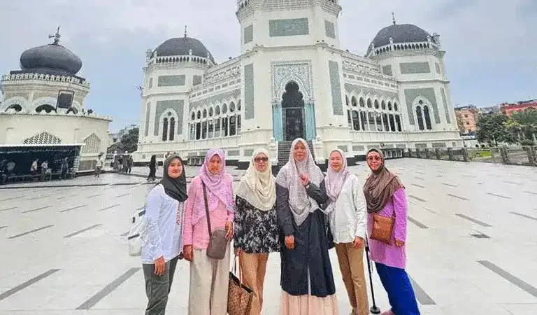 Masjid Raya Medan: Destinasi Wisata Sejarah Populer dalam Tour Medan