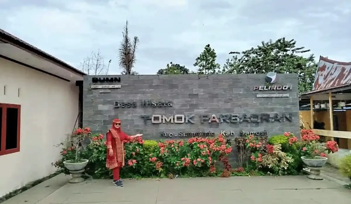 wisata-desa-tomok-samosir_11zon